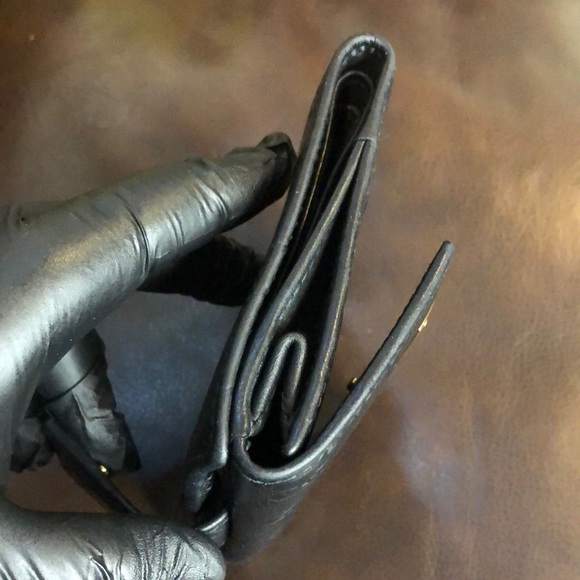 GUCCI Black Lambskin GG Guccismo Bifold Wallet With Billfold Coin Section - Picture 10 of 17